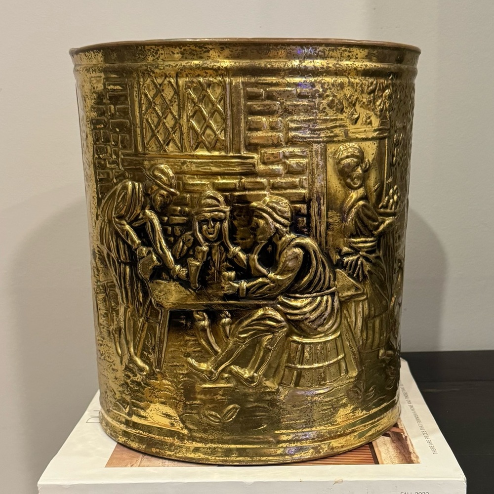 Midcentry Oval Hammered Brass Planter/Container